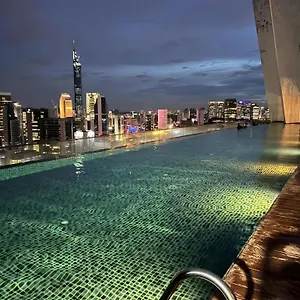 https://regalia-suited.kualalumpurs-hotels.com